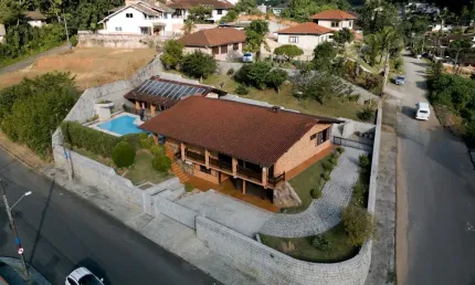 Casa com 4 quartos à venda na Rua Marquês de Pombal, 12, Iririú, Joinville