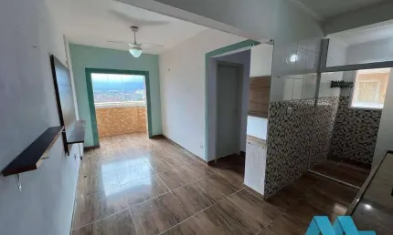 Apartamento com 1 quarto, sacada, piscina no Maracanã em Praia Grande
