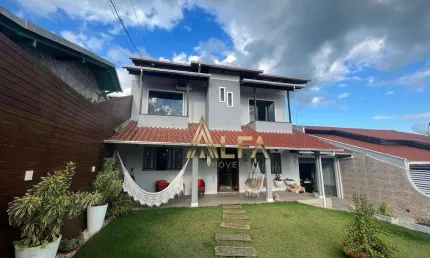 Sobrado com 4 dormitórios à venda, 220 m² por R$ 899.000,00 - Centro - Penha/SC