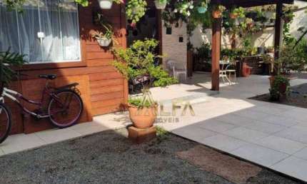 Casa com 4 dormitórios à venda, 226 m² por R$ 1.200.000,00 - Centro - Navegantes/SC