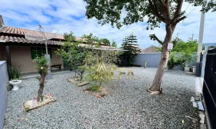 Casa com 3 dormitórios à venda, 150 m² por R$ 610.000,00 - Centro - Penha/SC