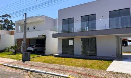Desfrute da segurança e conforto do condomínio Costa Esmeralda em Balneário Piçarras!