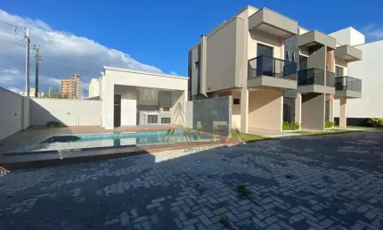 Sobrado com 2 suítes e  Ampla área de lazer  / Gravatá de Navegantes SC