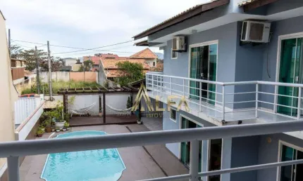 Sobrado alto padrão com 4 dormitórios à venda, 330 m² por R$ 2.800.000 - Meia Praia - Navegantes/SC