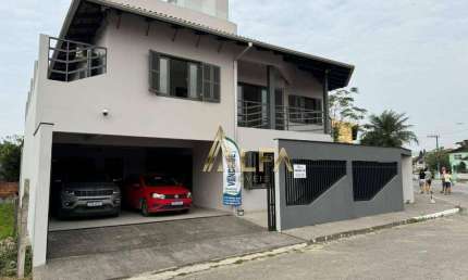 CASA QUADRA MAR com 5 dormitórios à venda, 215 m² por R$ 2.100.000 - Centro - Penha/SC