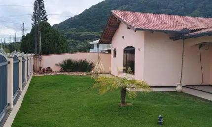Casa excelente com terreno  de 1321m2  localizdada numa das principais avenidas do gravata