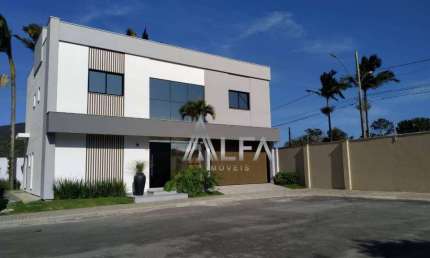Casa com 4 dormitórios à venda, 250 m² por R$ 2.950.000,00 - Barra - Balneário Camboriú/SC