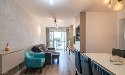 Lindo apartamento reformado com 3 Quartos sendo 1 suíte e Sacada