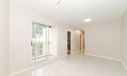 Apartamento à venda no bairro Santa Cândida com 3 quartos