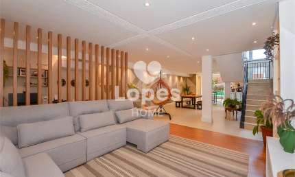 Sobrado 3  dormitórios (1 suíte), 3 banheiros, 2 vagas, 180 m², mobiliado, espaço gourmet.