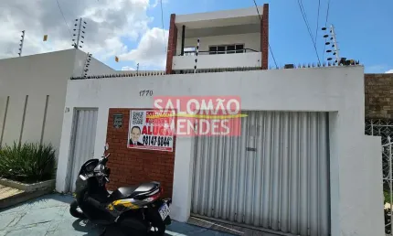 Edifício Comercial com 03 pisos e 04 vagas no Chaco junto a Duque
