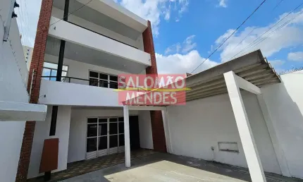 Edifício Comercial com 03 pisos e 04 vagas no Chaco junto a Duque
