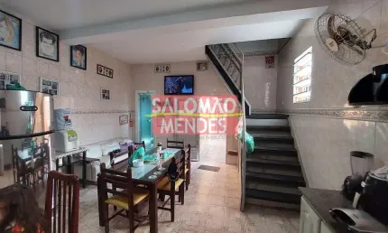 Sensacional casa de 2 pisos, sacada gourmet, 4 quartos. Excelente localização