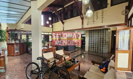 Casa em Condomínio Fechado tipo Chalé.. 02 pisos, 04 vagas, Condomínio Completo.