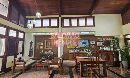 Casa em Condomínio Fechado tipo Chalé.. 02 pisos, 04 vagas, Condomínio Completo.