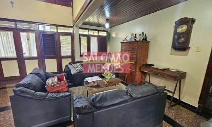 Casa em Condomínio Fechado tipo Chalé.. 02 pisos, 04 vagas, Condomínio Completo.