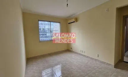 Apartamento único, super ventilado, com boa iluminação natural e excelente localização.