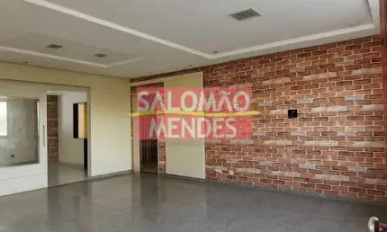 Apartamento único, super ventilado, com boa iluminação natural e excelente localização.