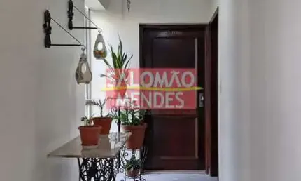 Apartamento único, super ventilado, com boa iluminação natural e excelente localização.
