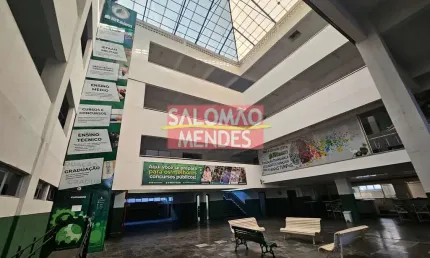 Edificio com 5 andares e elevador em São Brás. 60 vagas privativas