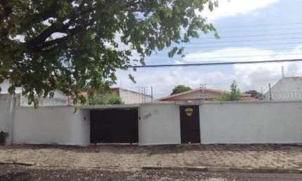 Casa com 3 quartos para alugar na Rua Marcos Parente, Fátima, Teresina