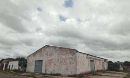 Imóvel Comercial à Venda – Terreno com Galpão – 723m²
