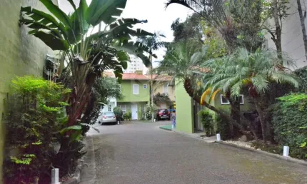 Sobrado de Condomínio a Venda em Santo Amaro em São Paulo - SP