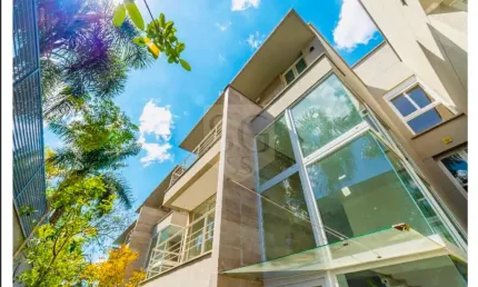 Sobrado em Condominio Alto Padrão no Jardim Cordeiro em São Paulo - SP