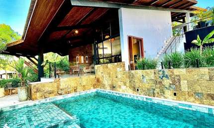 Luxuosa casa no encontro das águas terreno 5 mil metros areacontruida 620 M²