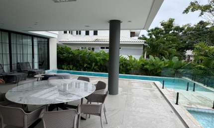 Casa Alphaville 2 com 4 suítes espaço gourmet com piscina