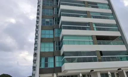 Lindo apartamento a beira mar de Guarujá com 04 suites