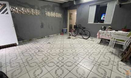Casa geminada à venda com 2 dormitórios, 2 vagas, no bairro Radio Clube - Santos/SP