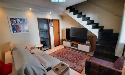 Sobrado à venda com 2 quartos, 1 vaga, Vila Voturua - São Vicente/SP