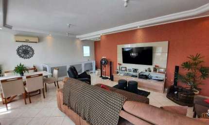 Casa à venda com 3 quartos, 1 suíte e garagem na Santa Maria - Santos/SP