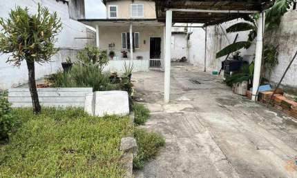 Casa isolada - 2 quartos, 2 banheiros, quintal espaçoso - Areia Branca