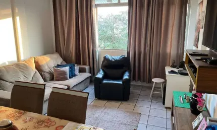 Apartamento com dois dormitórios e um banheiro à venda na Vila Cascatinha.