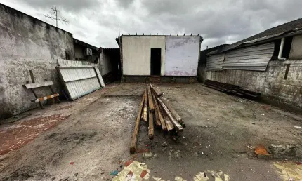 Terreno à venda na Rua Raphael dos Santos Tavares, Areia Branca, Santos