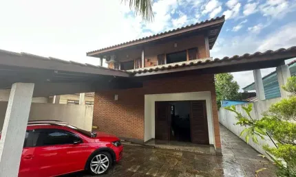 Sobrado à venda, 5 quartos, 1 suíte, 4 vagas, Vila Voturua - São Vicente/SP