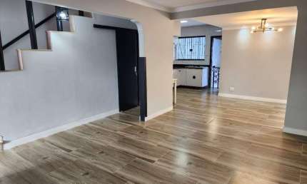 Sobrado à venda, 2 quartos, 1 suíte, 2 vagas, Centro - São Vicente/SP