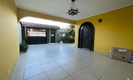 Casa com 4 quartos para alugar na Rua Coroados, Tupi, Praia Grande