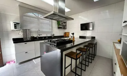 Casa à venda, 3 quartos, 1 suíte, 4 vagas, Santa Maria - Santos/SP