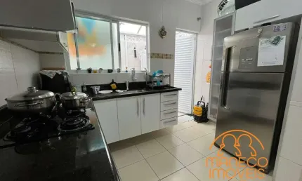 Casa à venda, 2 quartos, 1 vaga, PARQUE SÃO VICENTE - São Vicente/SP