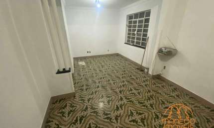 Casa com 3 quartos para alugar na Rua Major Santos Silva, Embaré, Santos
