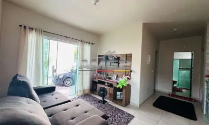 Casa solta no terreno com 2 dormitórios e ótimo espaço externo no Guarani em Brusque SC
