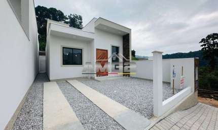 Casa baixa com 3 dormitórios sendo 1 suíte no Poço Fundo em Brusque SC