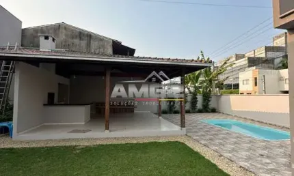 Sobrado com 3 dormitórios sendo 1 suíte no Limoeiro em Brusque SC