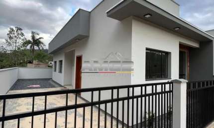 Casa com 2 dormitórios sendo 1 suíte em Guabiruba SC