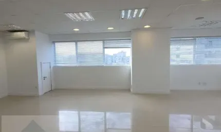 Sala Comercial para Locação em Curitiba, Centro Cívico, 2 banheiros, 1 vaga