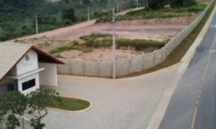 Loteamento regularizado, com contrato direto com a construtora