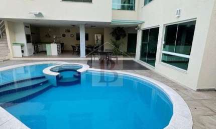 Imperdível residência de luxo em Camboinhas, Niterói-RJ: 5 quartos, 5 suítes, 3 salas, 7 banheiros, 4 vagas e 500m².